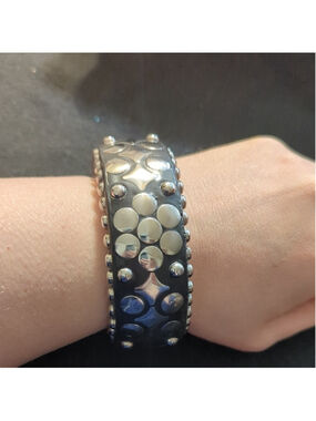 Antika Collection Silver Tone Black Enamel Wood Studded Floral Chunky Bracelet